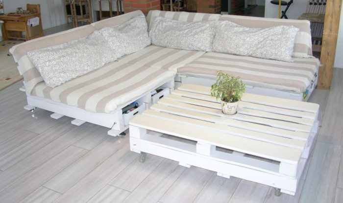 Pallet couch diy