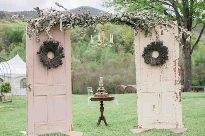 Wedding arch diy ceremony vintage arches door doors weddings rustic decoration designs sweet ideas backdrop old chandelier backdrops diys idea