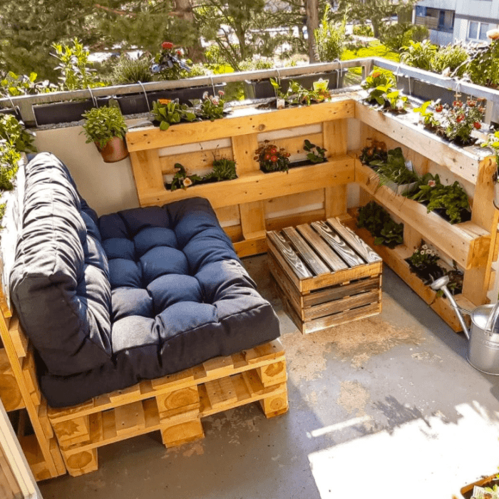 Pallet couch diy